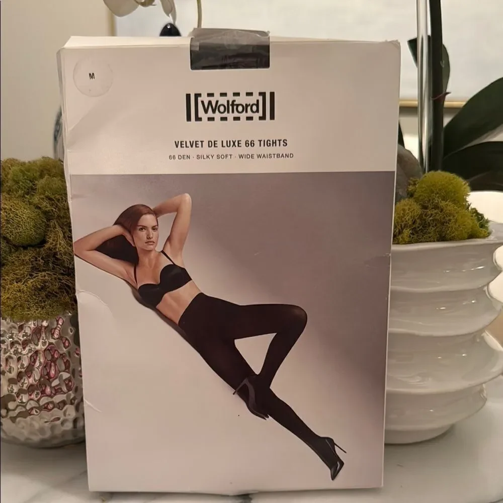 NWT Wolford Velvet De Luxe 66 Tights size Medium